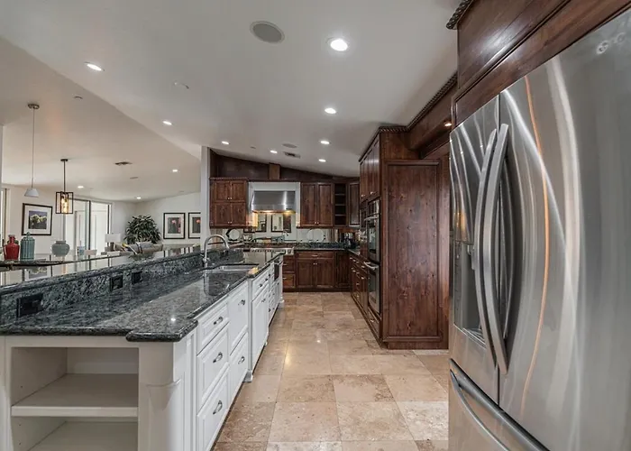 Private Executive Home, Pet Friendly, Walkable