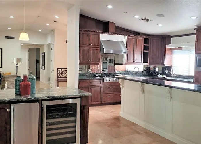 Private Executive Home, Pet Friendly, Walkable Holiday home Scottsdale