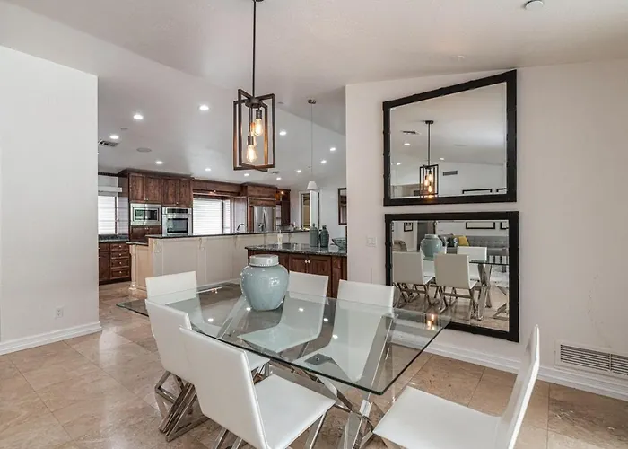 Private Executive Home, Pet Friendly, Walkable Scottsdale