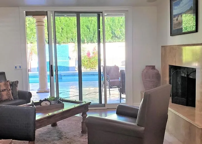 Private Executive Home, Pet Friendly, Walkable *