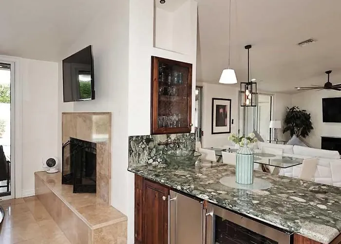Private Executive Home, Pet Friendly, Walkable * Scottsdale