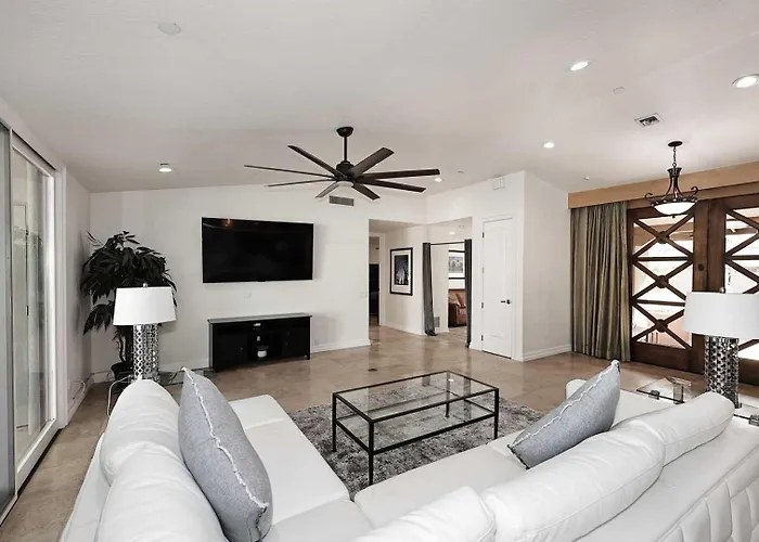 Private Executive Home, Pet Friendly, Walkable