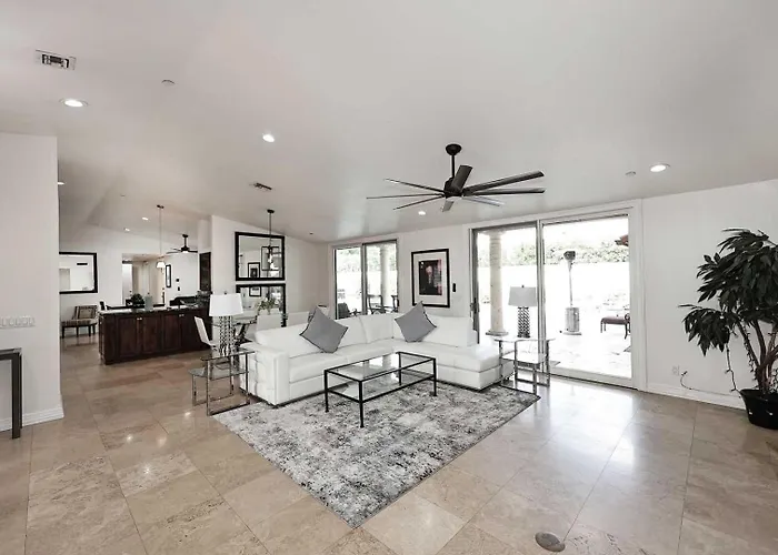 Private Executive Home, Pet Friendly, Walkable *