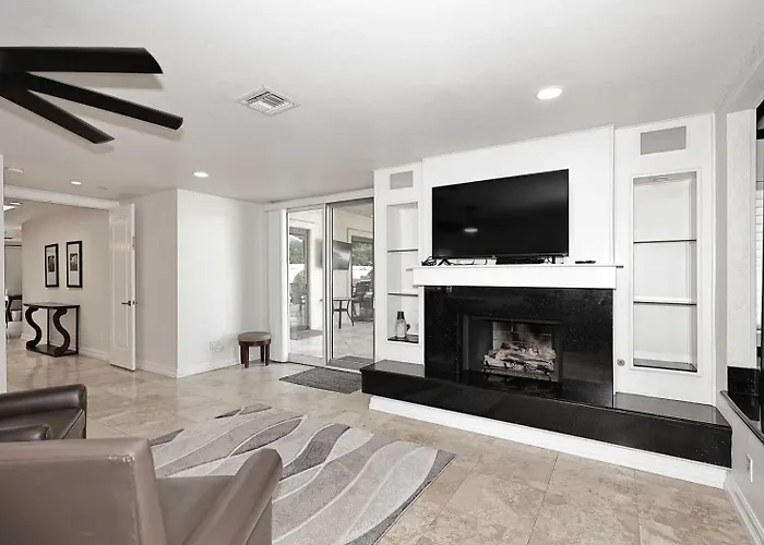 Private Executive Home, Pet Friendly, Walkable Holiday home *