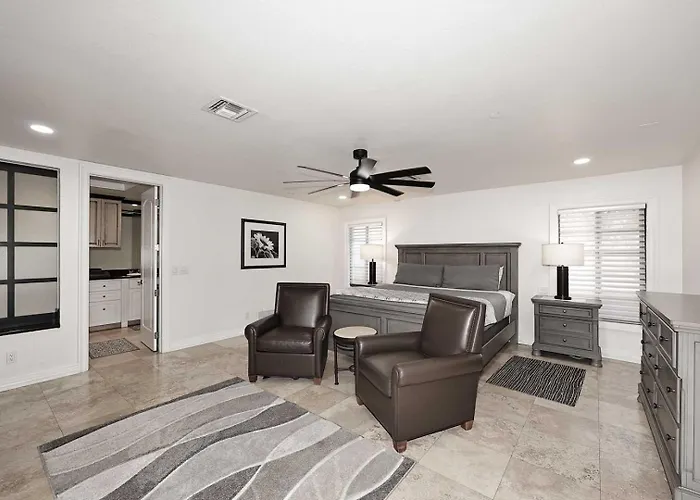 Private Executive Home, Pet Friendly, Walkable Scottsdale
