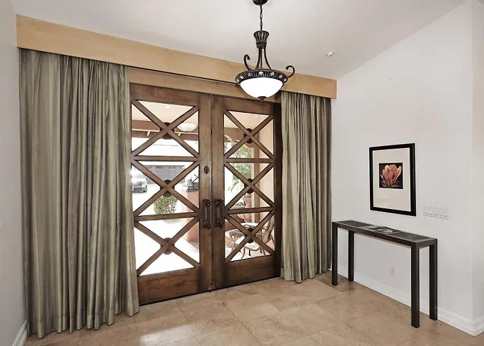 Private Executive Home, Pet Friendly, Walkable Holiday home Scottsdale