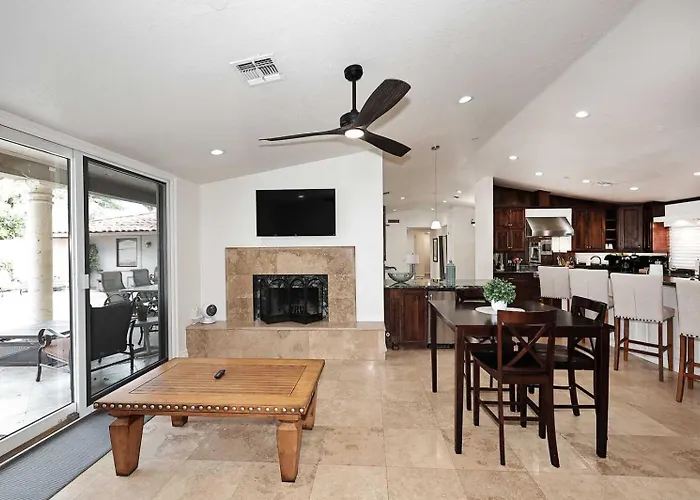 Private Executive Home, Pet Friendly, Walkable *