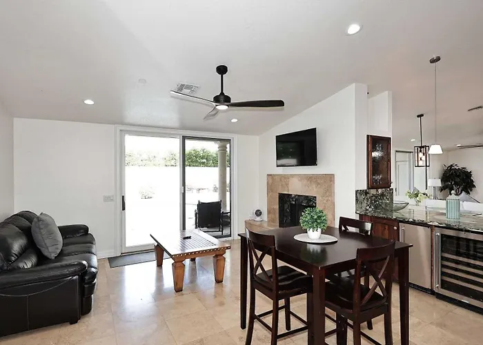 Private Executive Home, Pet Friendly, Walkable Scottsdale