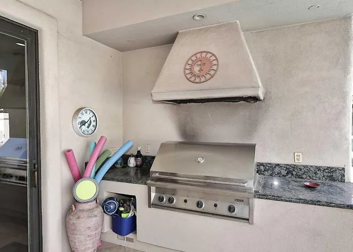 Private Executive Home, Pet Friendly, Walkable Scottsdale