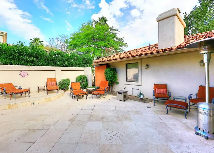 Holiday home Private Executive Home, Pet Friendly, Walkable *