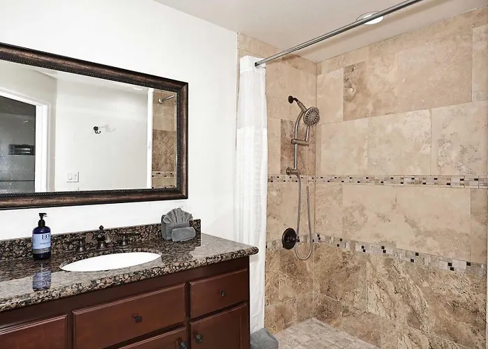 Private Executive Home, Pet Friendly, Walkable