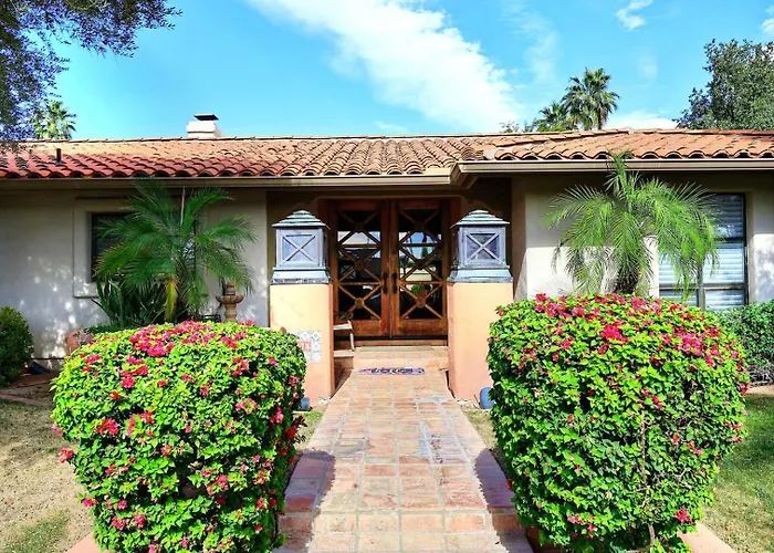 Private Executive Home, Pet Friendly, Walkable